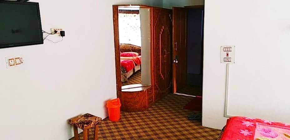 Hotel King Palace Pahalgam Luaran gambar